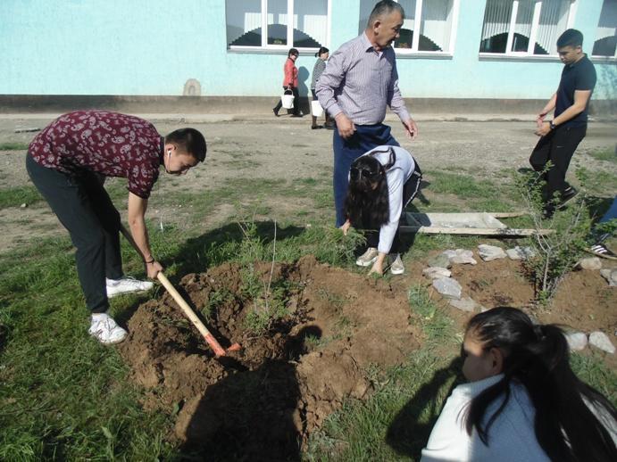 "Бир тал кессең, он тал ек"