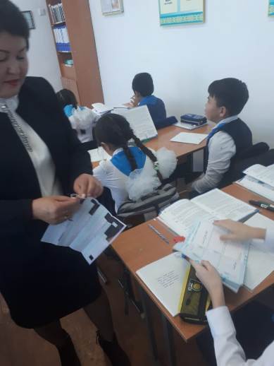 "Әке-тірегің, ана - жүрегің"