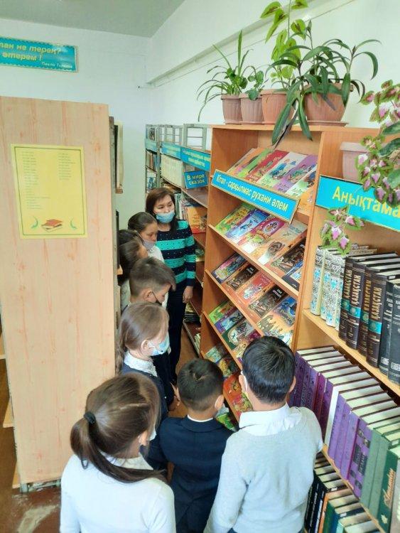 "Ертегілер әлеміне саяхат" атты 15 минуттық үзілісте кітап оқу сағаты
