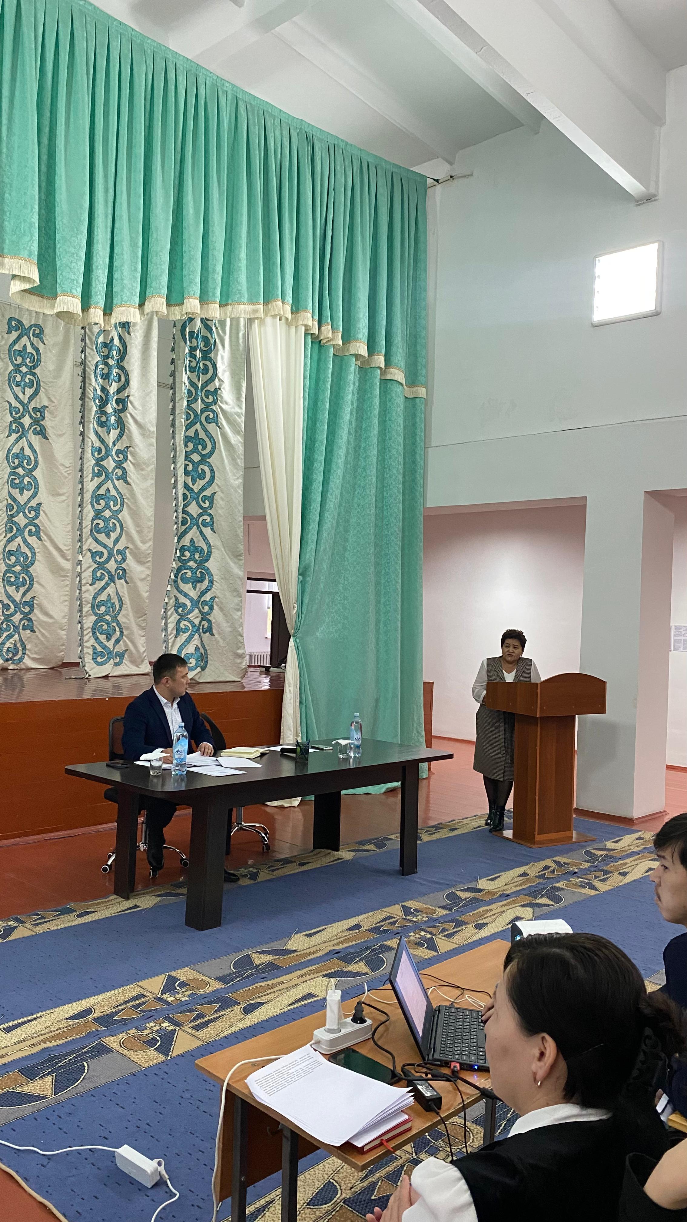 Сарысу ауданы бөлімінің басшысы Ж.Жарықбасов Мұхтар Әуезов атындағы мектеп-гимназиясының ұжымымен кездесті
